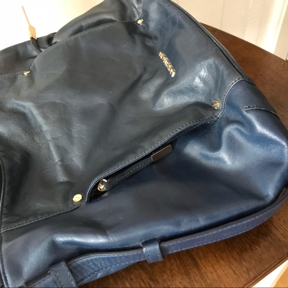 Michael Kors Devon Shoulder Bag - Picture 6 of 7